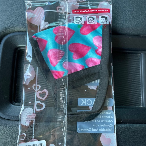 Queen of Hearts Face Mask - Picture 2 of 2